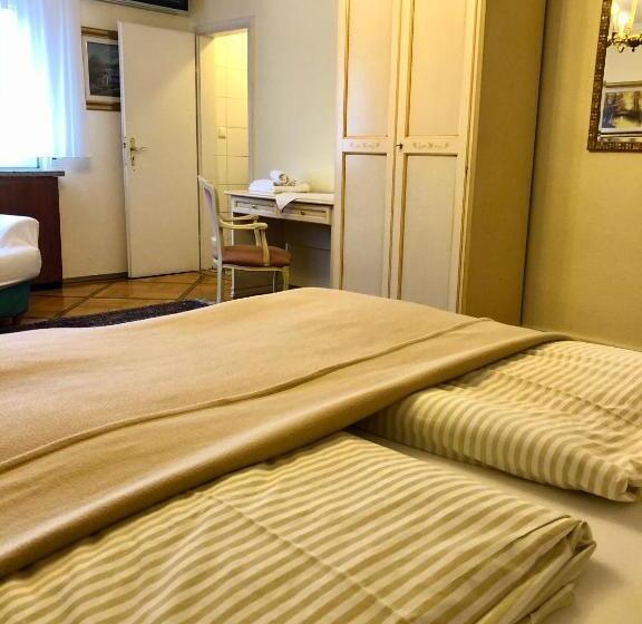 اتاق استاندارد سه نفره, Restaurant Da Franco