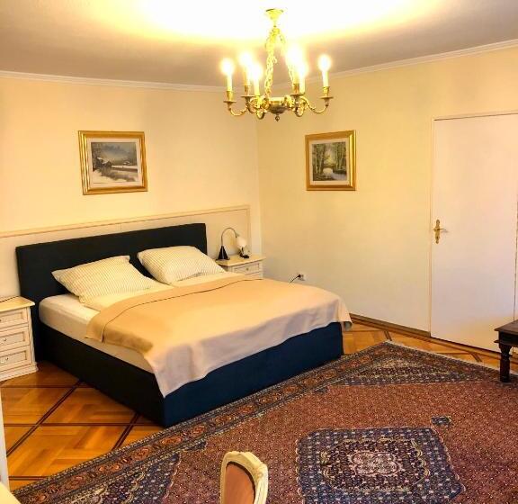 اتاق استاندارد سه نفره, Restaurant Da Franco