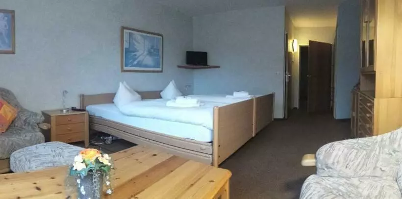 Standard Room, Scholz