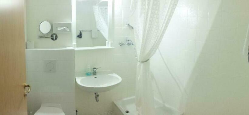 수피리어 룸, Scholz