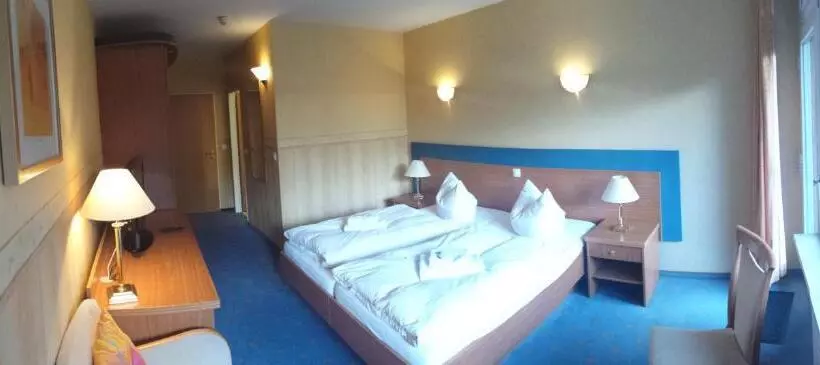 Superior Room, Scholz