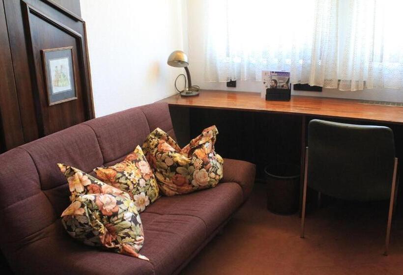 Standard Yhden Hengen Huone, Spahr