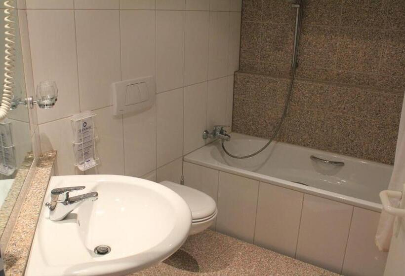 Standard-huone, Spahr