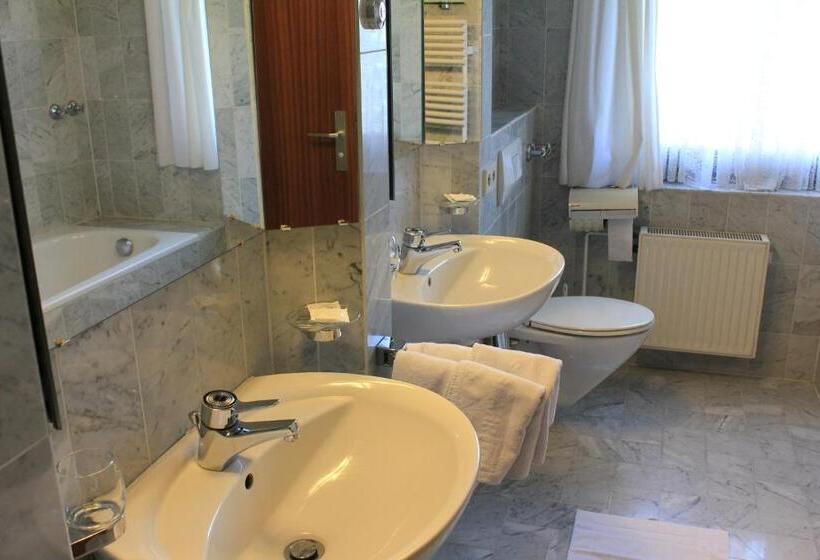 Standard-huone, Spahr