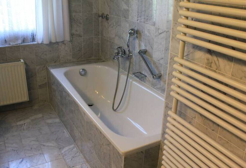 Standard-huone, Spahr