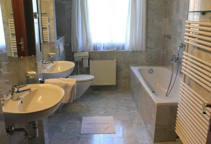 Standard-huone, Spahr