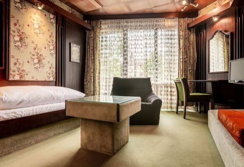 Standard Yhden Hengen Huone, Spahr