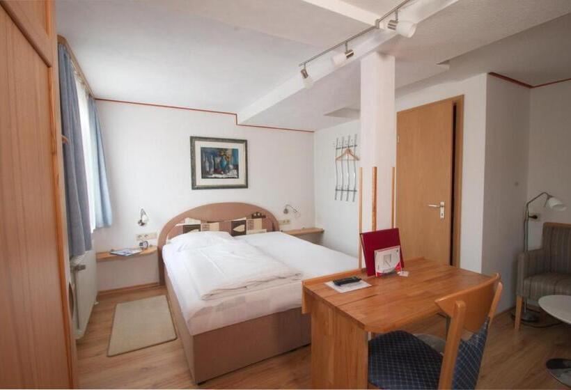 חדר סטנדרט לשלושה, Venezia