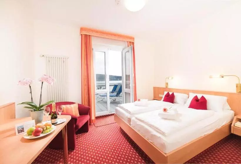 Superior room with lake view, Strandhotel Löchnerhaus