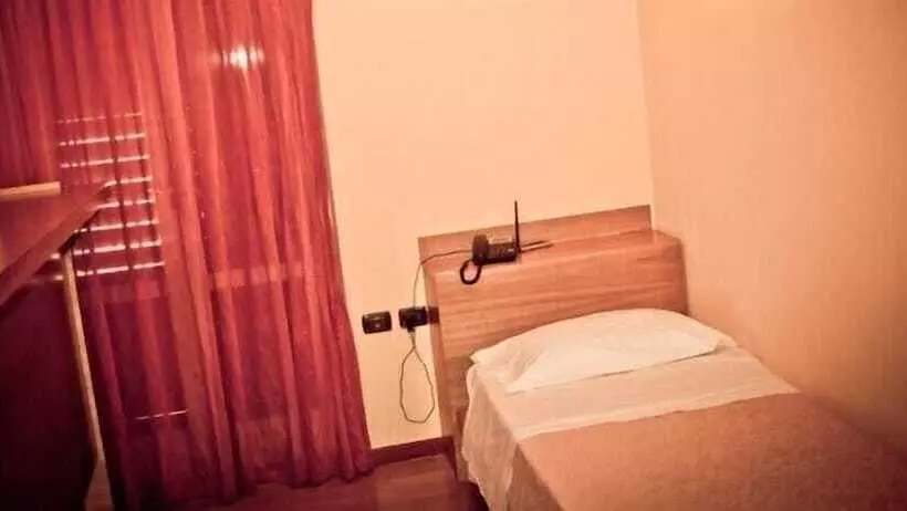 اتاق استاندارد یک نفره, Aerhotel Phelipe