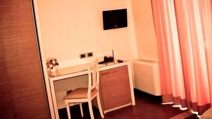 اتاق استاندارد یک نفره, Aerhotel Phelipe