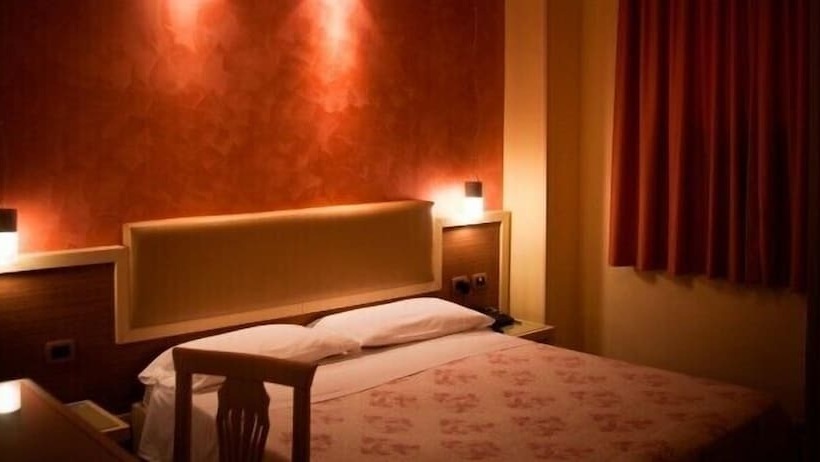 Номер Стандарт Трехместный, Aerhotel Phelipe