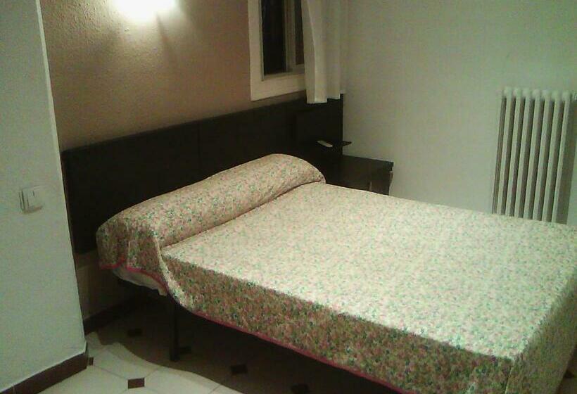 Camera Standard, Hostal Central Zaragoza