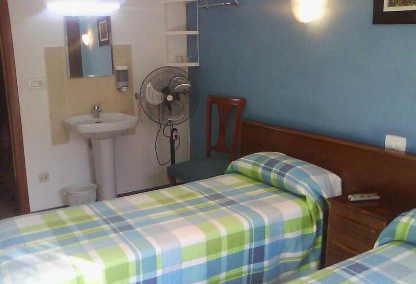 스탠다드 룸 공동 욕실, Hostal Central Zaragoza