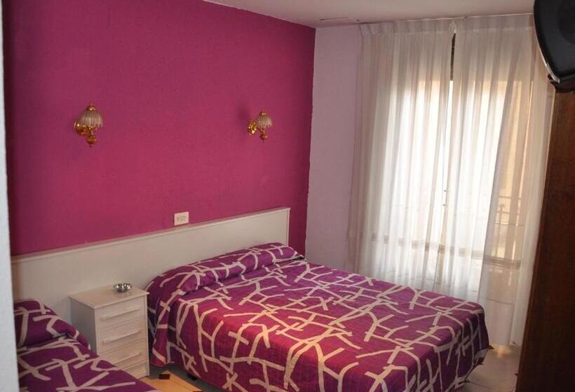 스탠다드 트리플 룸, Hostal Central Zaragoza