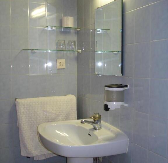 Camera Tripla Standard, Hostal Central Zaragoza