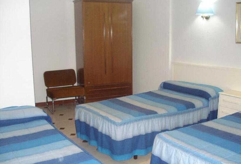 Camera Tripla Standard, Hostal Central Zaragoza