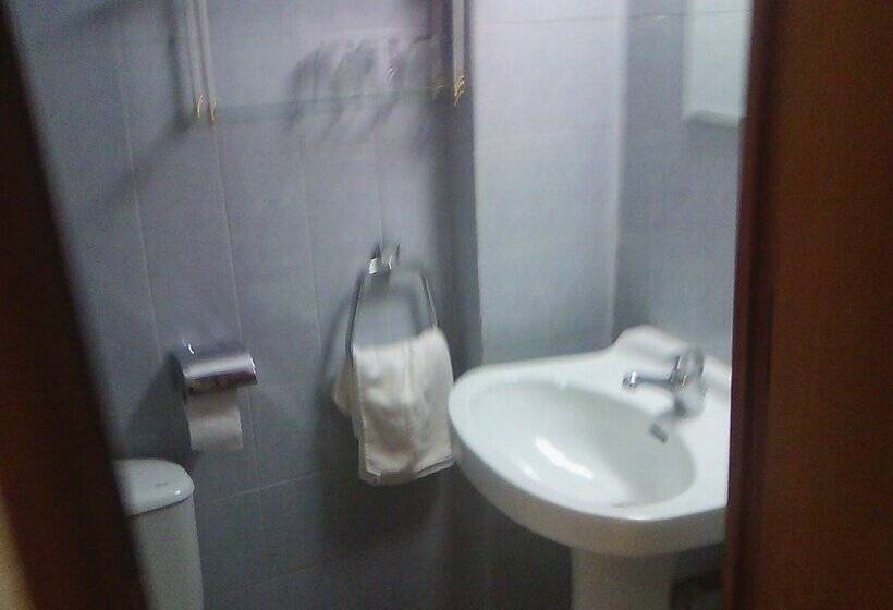 스탠다드 트리플 룸, Hostal Central Zaragoza