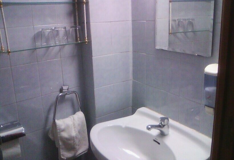 Camera Tripla Standard, Hostal Central Zaragoza