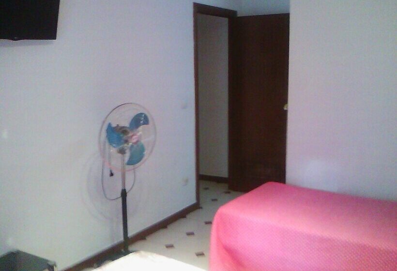 Camera Tripla Standard, Hostal Central Zaragoza