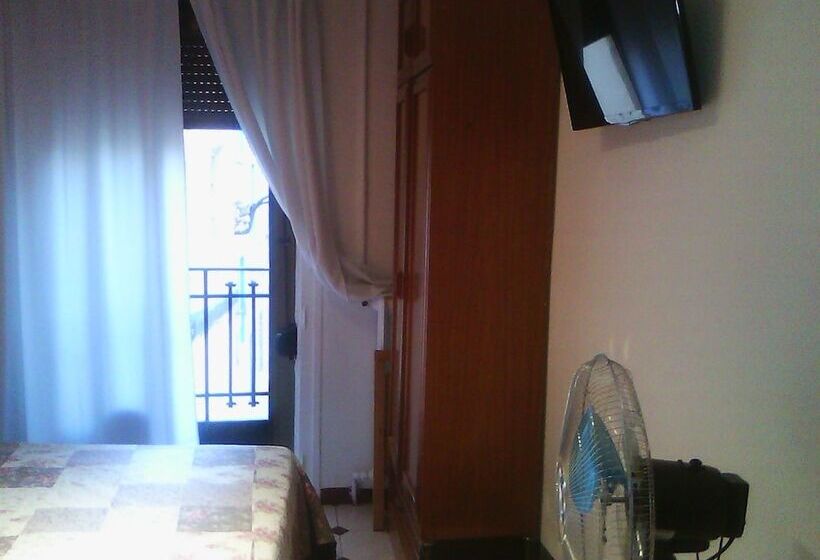 Camera Tripla Standard, Hostal Central Zaragoza