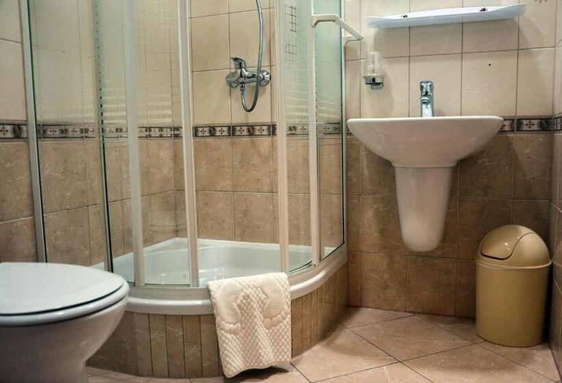 اتاق اکونومی, Adam & Spa