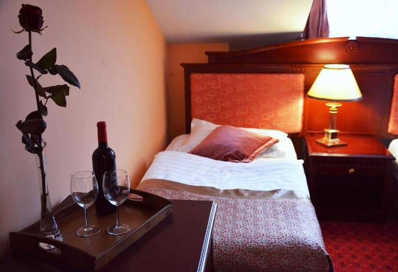 اتاق اکونومی, Adam & Spa