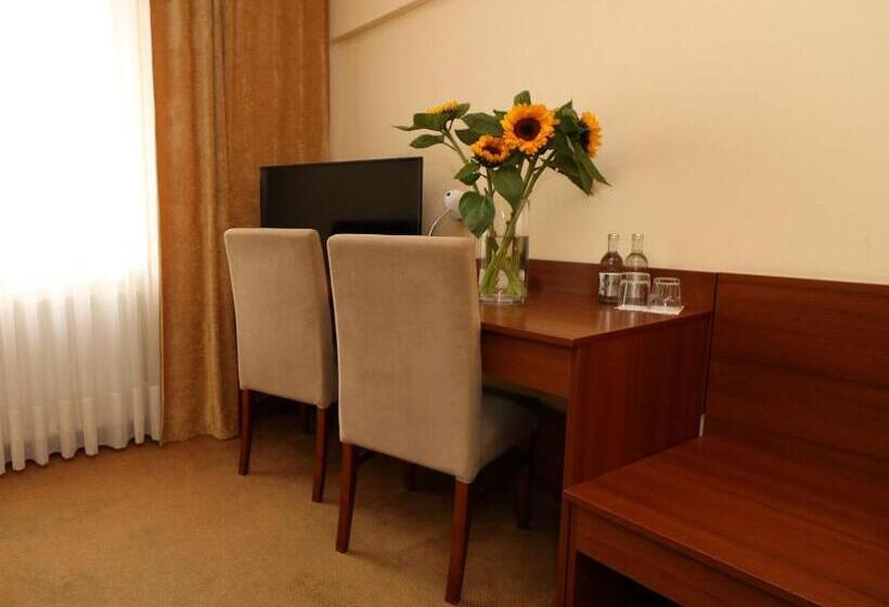 Номер Стандарт, Adria