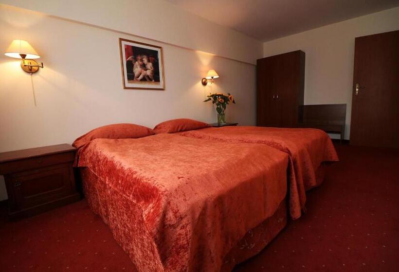 Номер Стандарт Трехместный, Adria