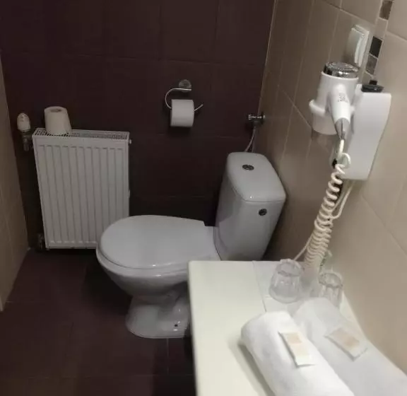スタンダード４人部屋, Adria