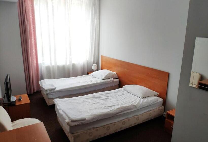 スタンダードルーム, Akor