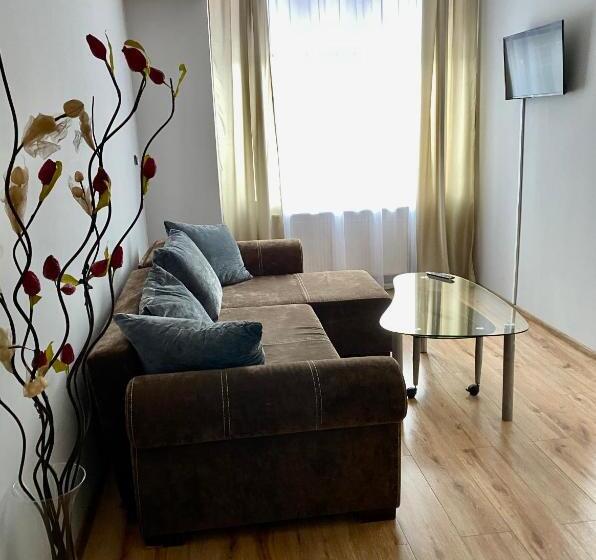 １ベッドルームアパートメント, Akor