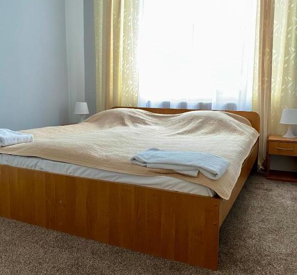 １ベッドルームアパートメント, Akor