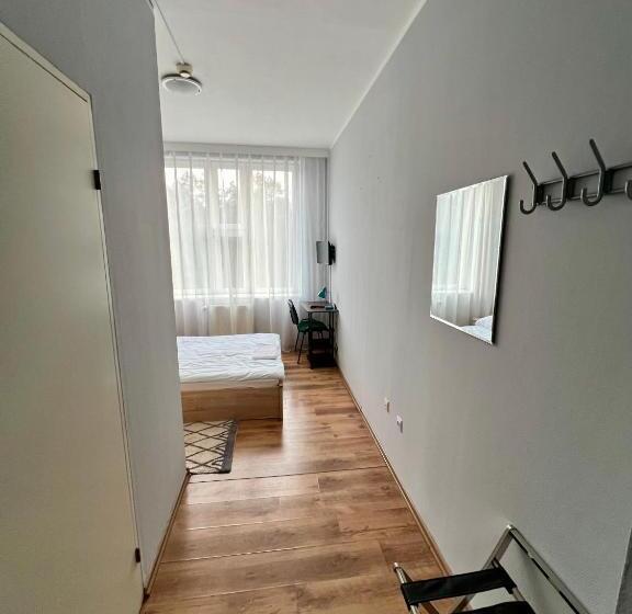 スタンダードシングルルーム, Akor