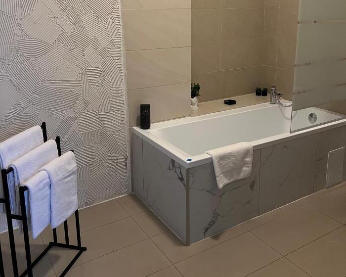 １ベッドルームアパートメント, Akor