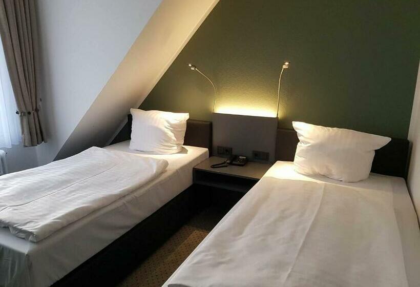 Номер Стандарт, Am Markt