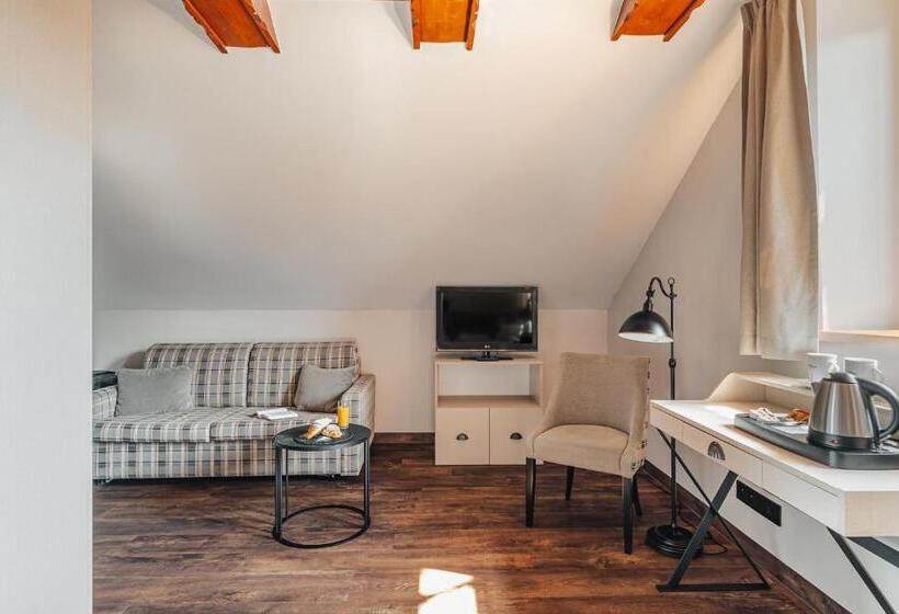 اتاق خانوادگی, Batory