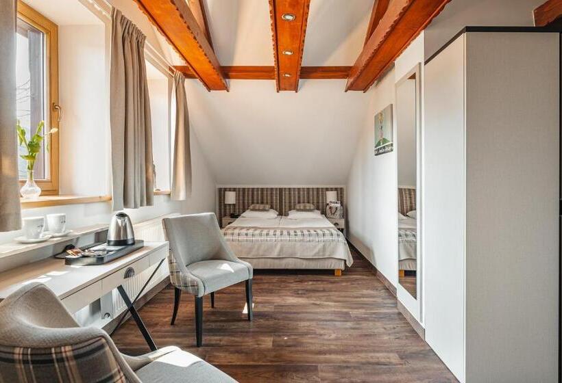 اتاق خانوادگی, Batory