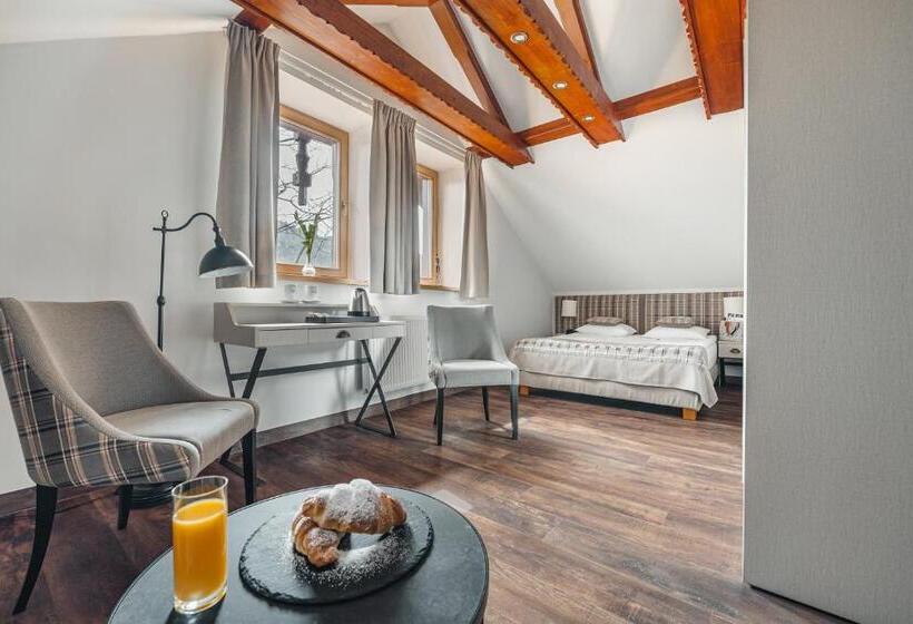 اتاق خانوادگی, Batory