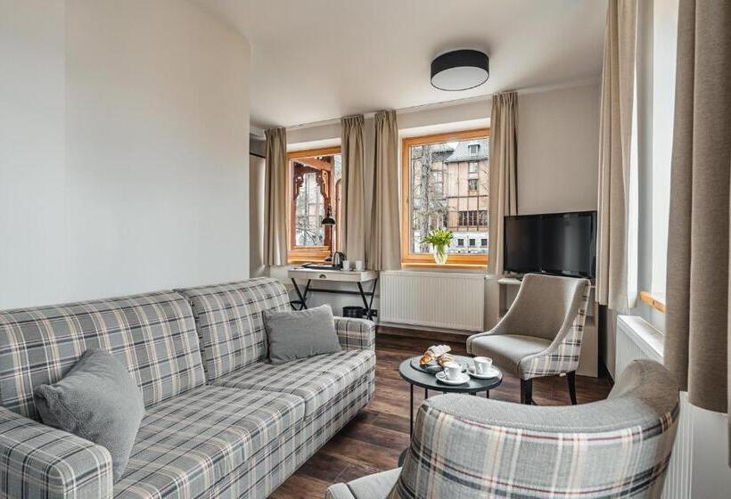 اتاق سوپریور, Batory