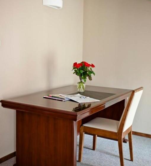 标准单人间, Borowina