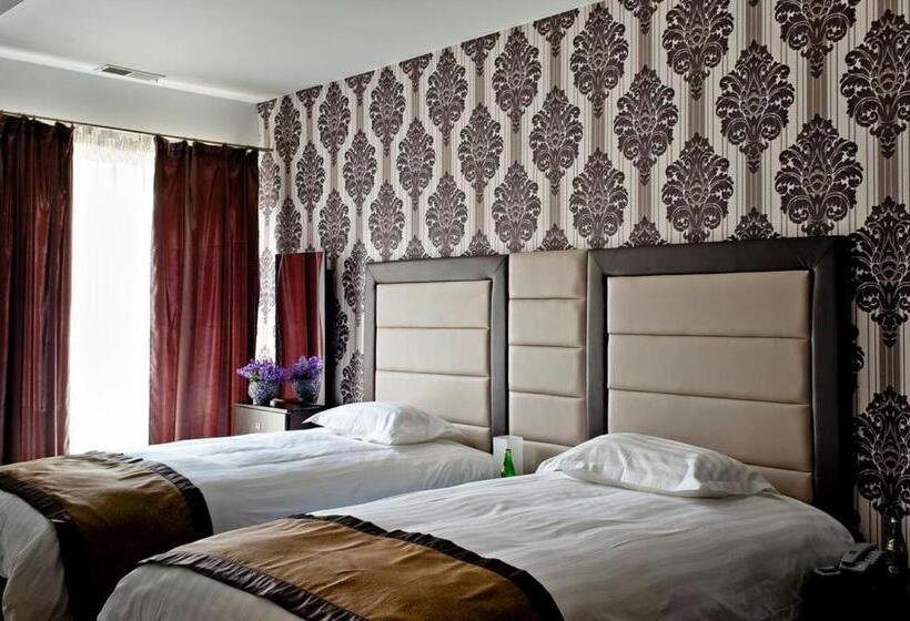 标准三人间, Borowina