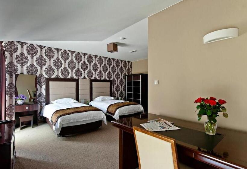 标准三人间, Borowina