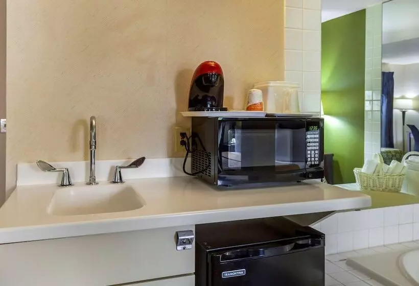 身障者適用スイートルーム, Econo Lodge Inn & Suites