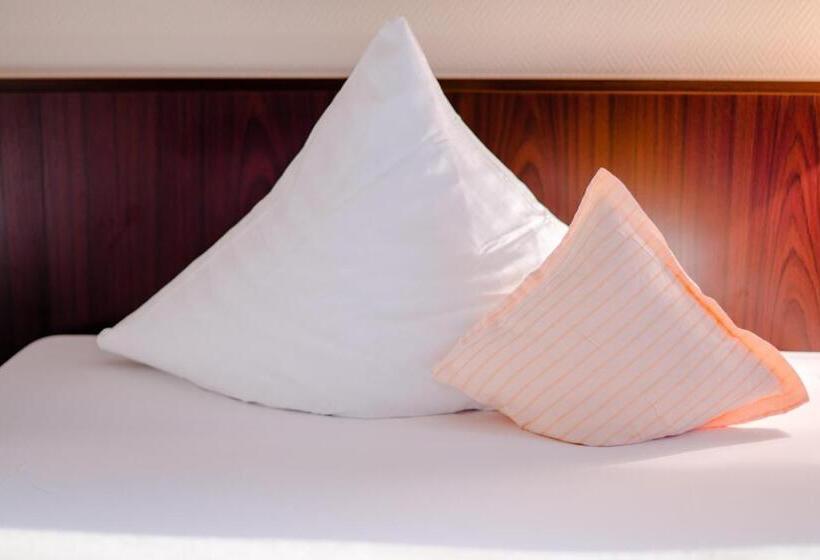 标准间, Goldener Hirsch