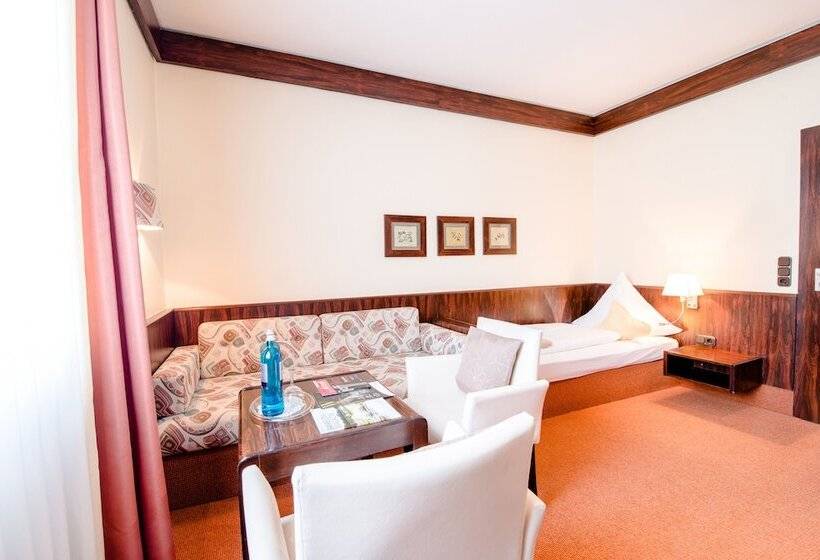 标准单人间, Goldener Hirsch