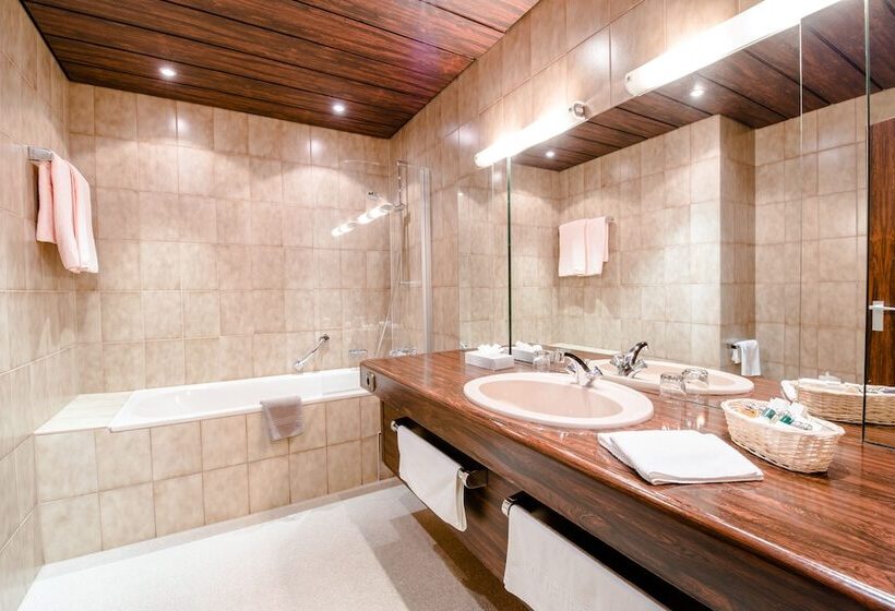 标准间, Goldener Hirsch