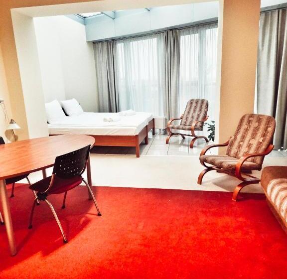 带1个卧室的公寓, I Restauracja W Luboniu