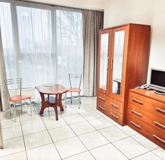 标准间, I Restauracja W Luboniu