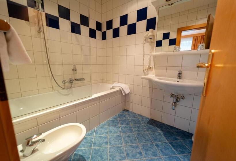 침실 1개 아파트, Das Stadler Metzgerwirt